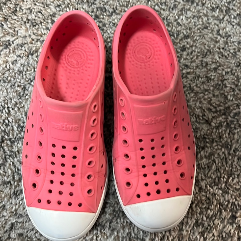 Hot pink Natives! Size 13